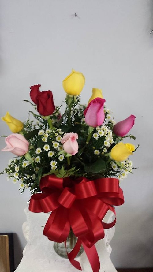 DOZEN MIXED ROSES