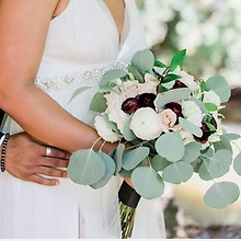 Simple and Chic Bridal Bouquet